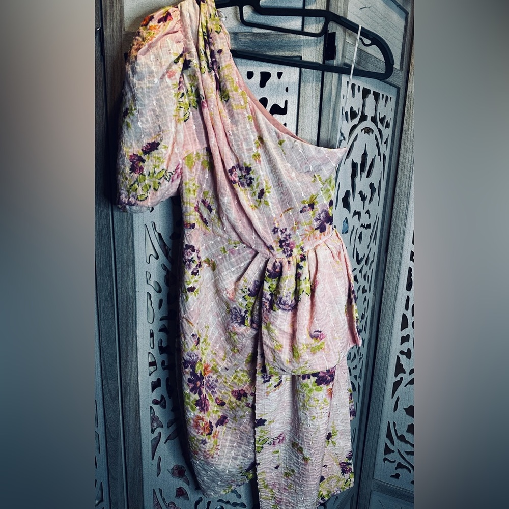 Elliatt Esteem Mini Dress - Picture 4 of 7